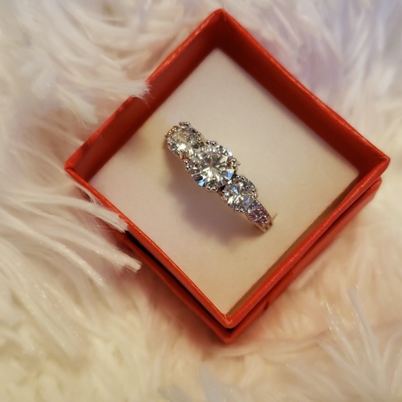 SALE !! Engagement/Fashion Ring NWOT - Picture 8 of 11